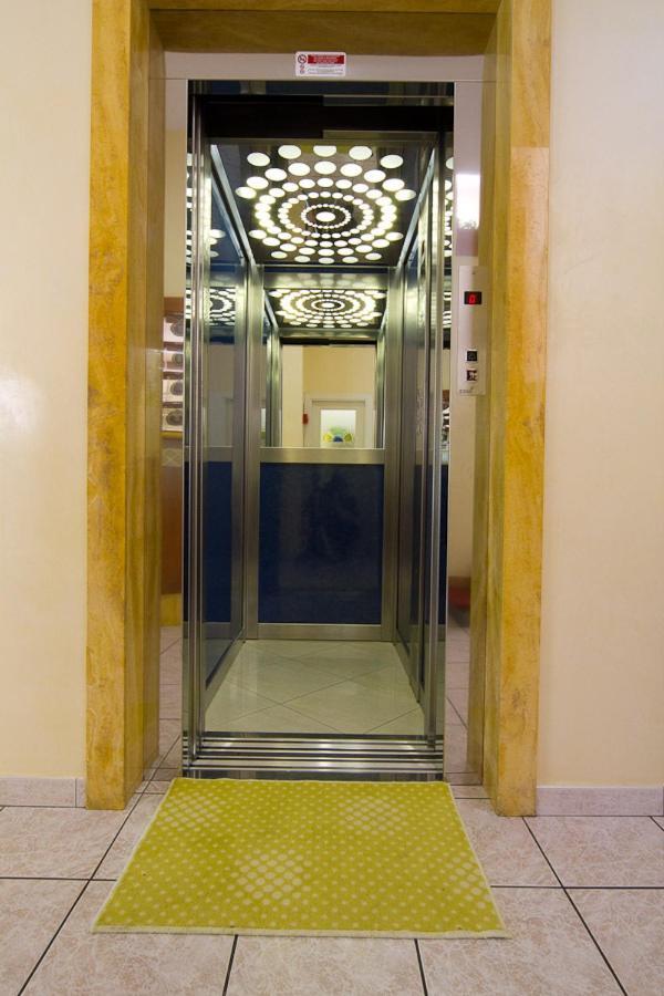 Hotel Pigalle Riccione Exterior photo