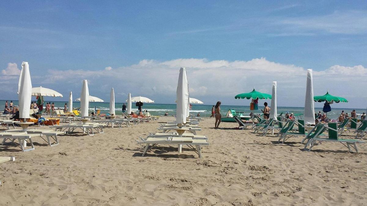 Hotel Pigalle Riccione Exterior photo
