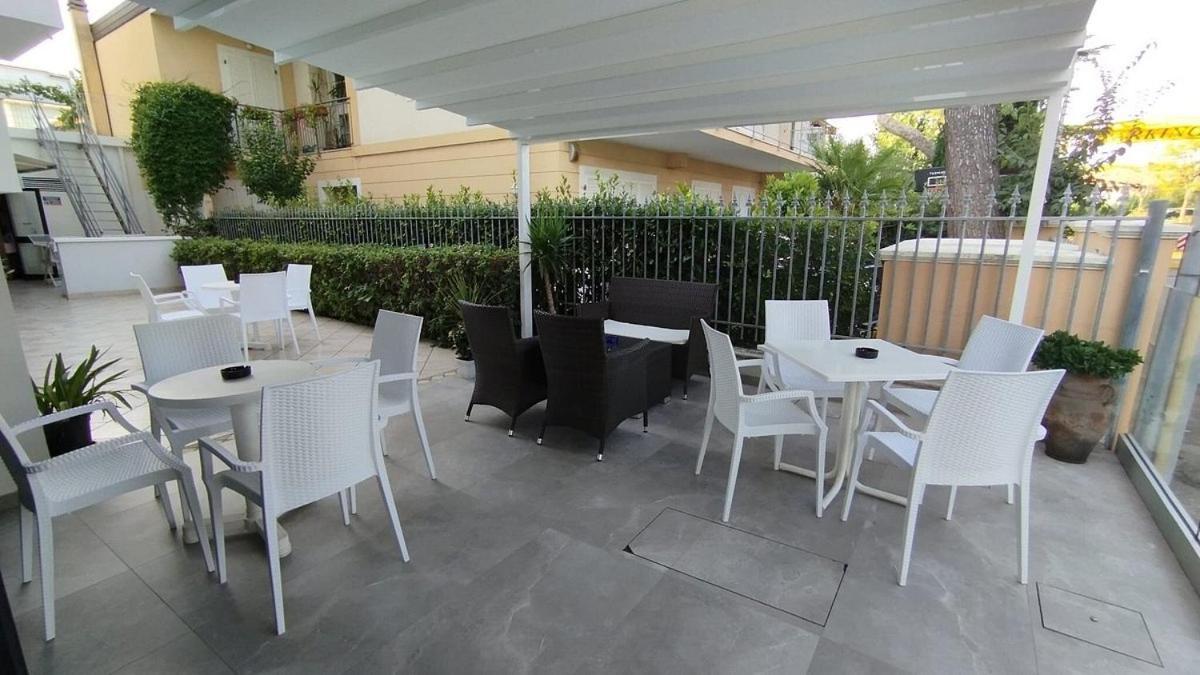 Hotel Pigalle Riccione Exterior photo