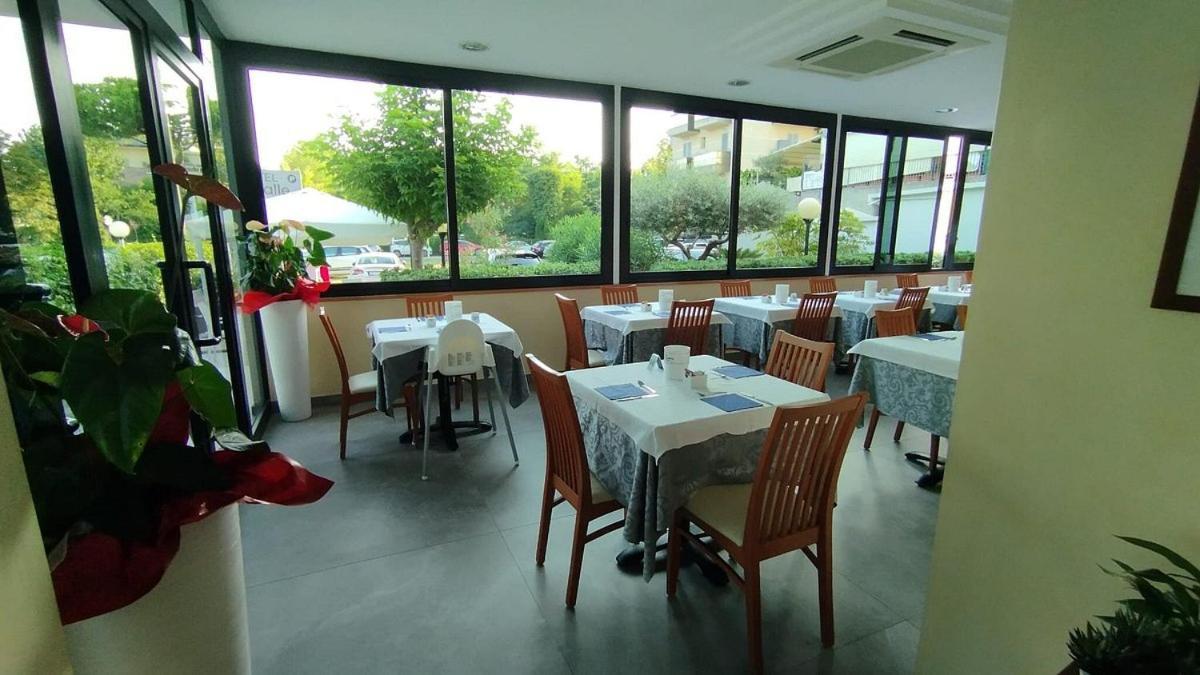 Hotel Pigalle Riccione Exterior photo