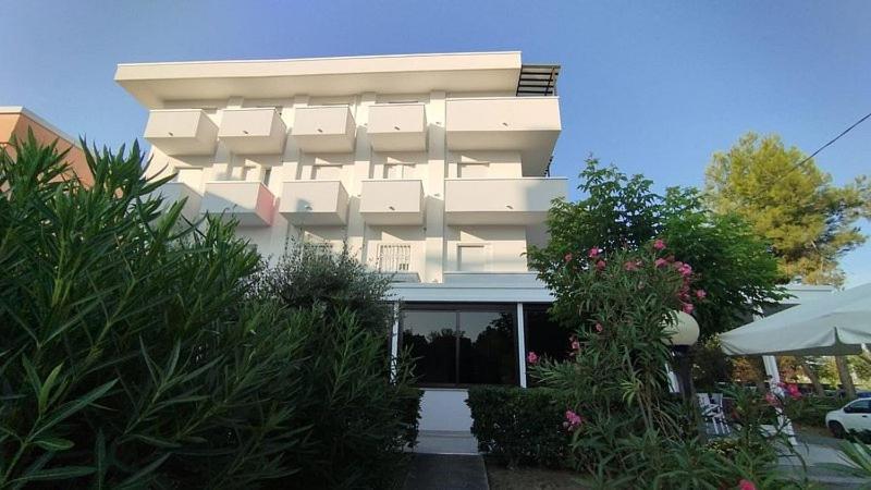 Hotel Pigalle Riccione Exterior photo